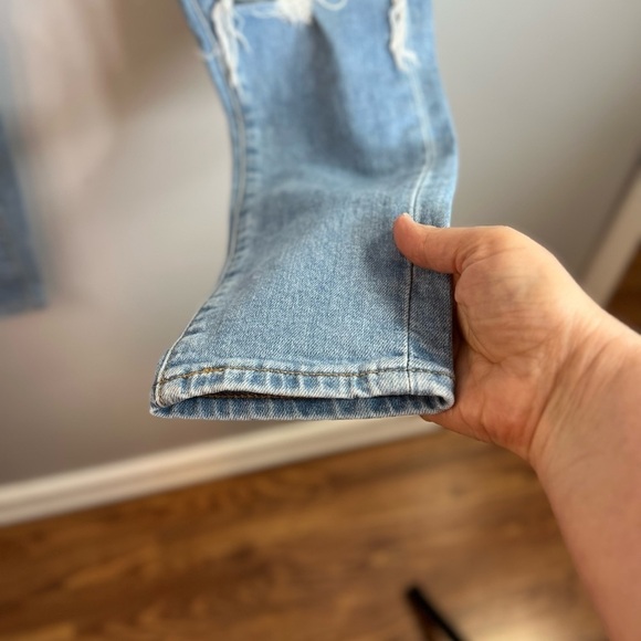 Levi's wedgie Skinny jeans with busted knee light wash Size 26 Button Fly - Picture 8 of 12